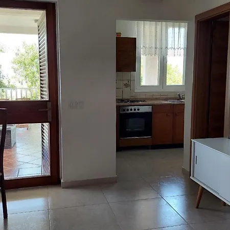 Apartment Nette In Mit Garten, Terrasse Und Grill *