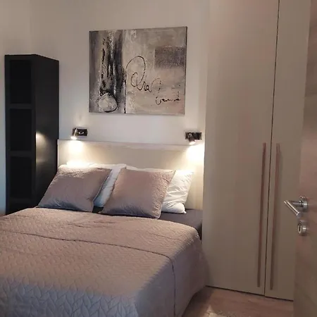 Apartment Nette In Mit Garten, Terrasse Und Grill