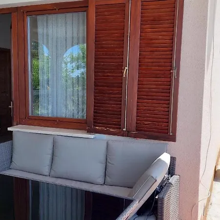 Nette In Mit Garten, Terrasse Und Grill *