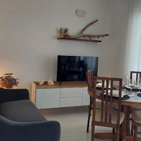 Nette In Mit Garten, Terrasse Und Grill Apartment Drage