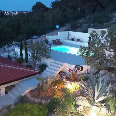 Apartment Nette In Mit Garten, Terrasse Und Grill